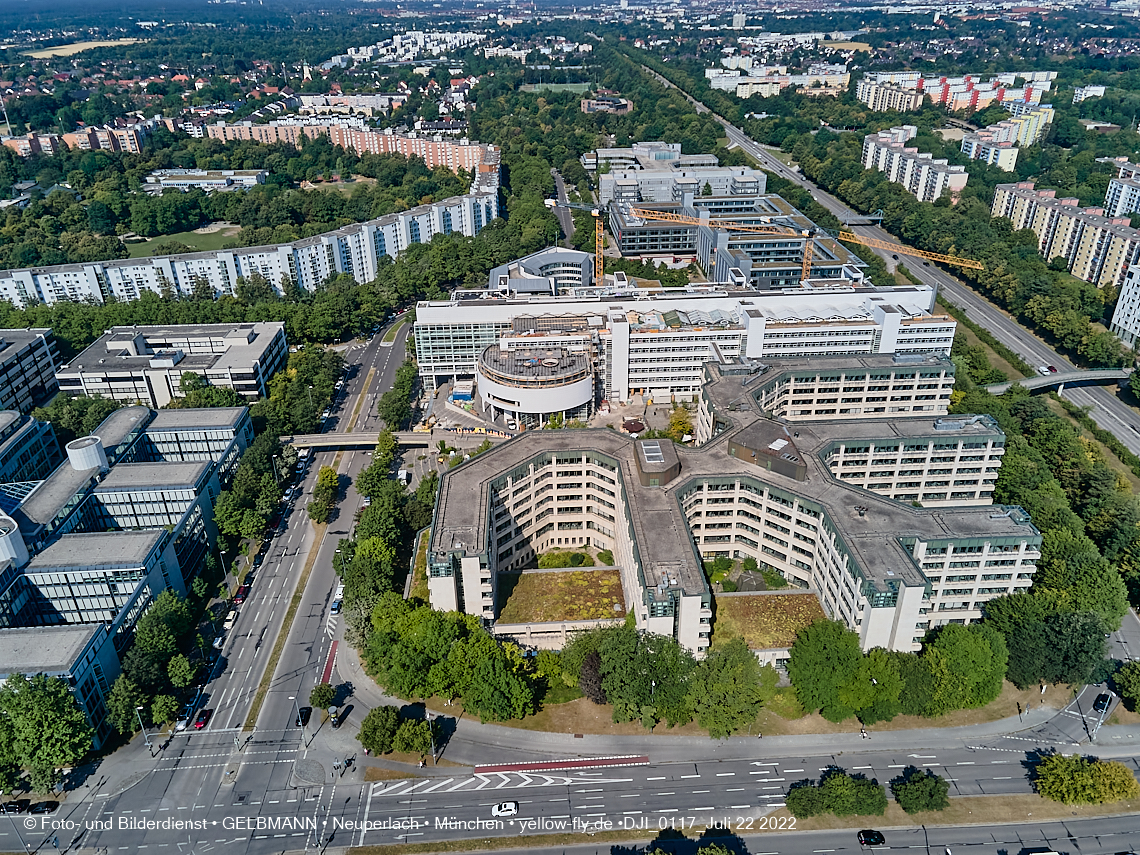 22.07.2022 - ehemaliges Alliant-Versicherungsgebäude und Wohnring in Neuperlach